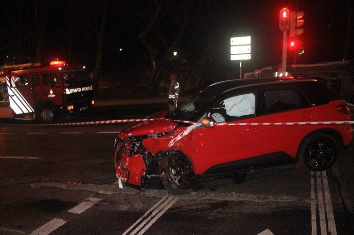 Sarıyer'de otomobille çarpışan minibüs devrildi: 2 yaralı G4