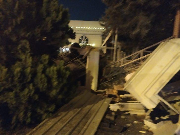 Avcılar'da otomobil restoran bahçesine uçtu: 1'i ağır 2 yaralı G4