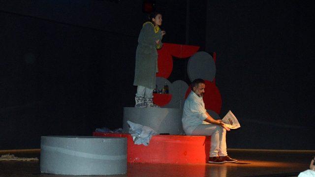 ‘Açık Aile’ oyunu Didim’de sahnelendi
