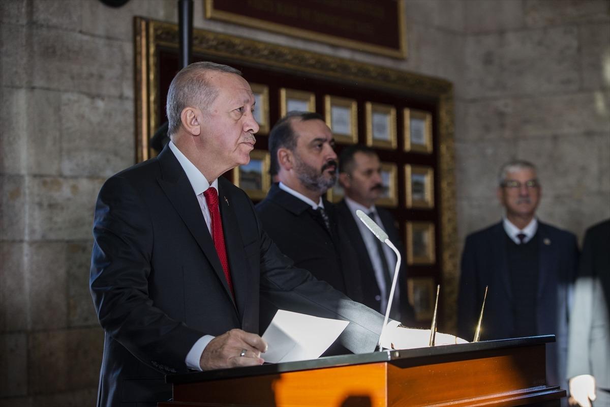 Devlet erkanı Anıtkabir'de! Erdoğan'ın mesajı
