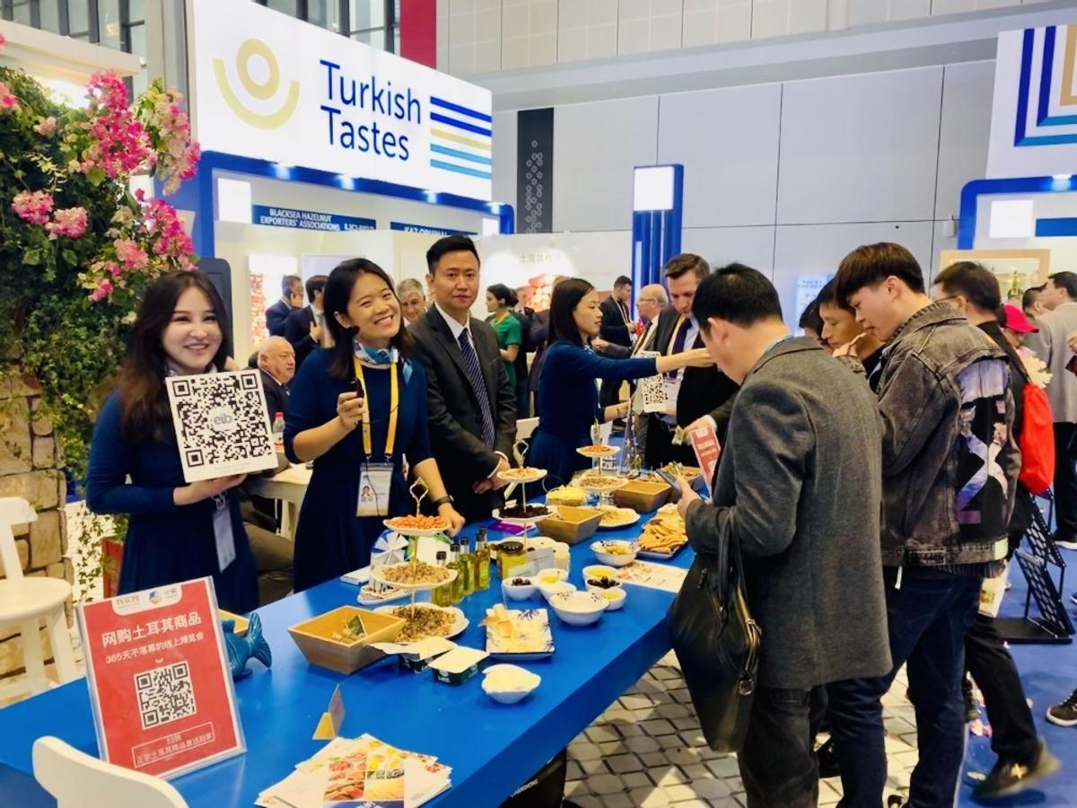 &Ccedil;inliler, T&uuml;rk lezzetleri i&ccedil;in kuyruk oldu