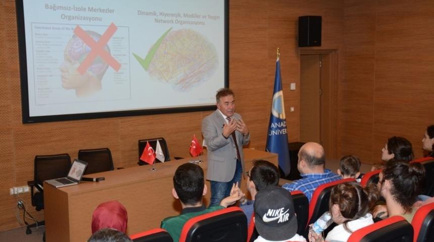 Anadolu &Uuml;niversitesinde &lsquo;M&uuml;zik Beynimizi Değiştirebilir mi?&rsquo; konferansı