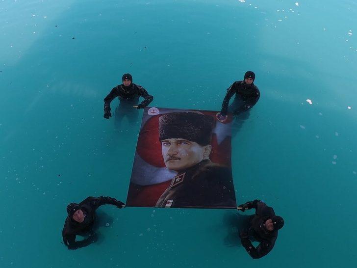 Jandarma su altı ekibi 10 Kasım için Van Gölü’ne daldı G2