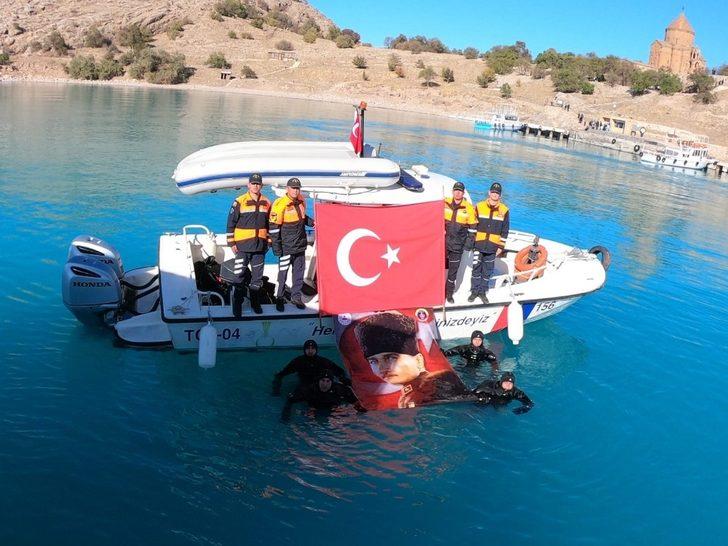Jandarma su altı ekibi 10 Kasım için Van Gölü’ne daldı G3
