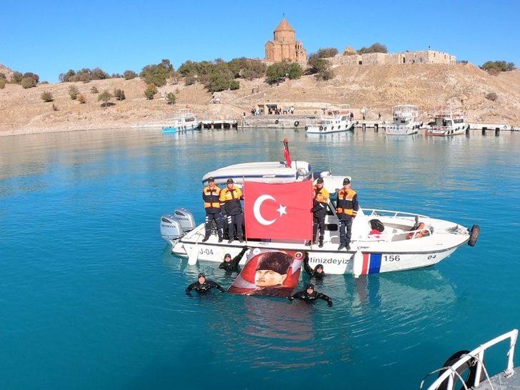 Jandarma su altı ekibi 10 Kasım için Van Gölü’ne daldı G5