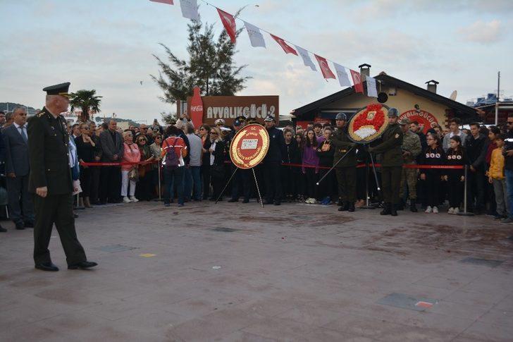Ayvalık’ta Atatürk, ebediyete intikal edişinin 81. yıl dönümünde hüzünle anıldı G2