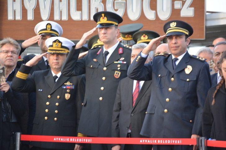 Ayvalık’ta Atatürk, ebediyete intikal edişinin 81. yıl dönümünde hüzünle anıldı G4