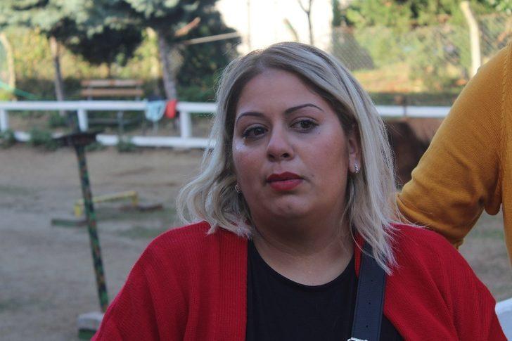 Otizmli kızının ilk kez konuştuğunu duyan anne gözyaşlarını tutamadı G4