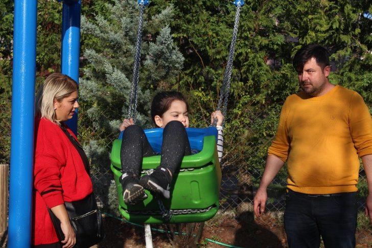 Otizmli kızının ilk kez konuştuğunu duyan anne gözyaşlarını tutamadı G5