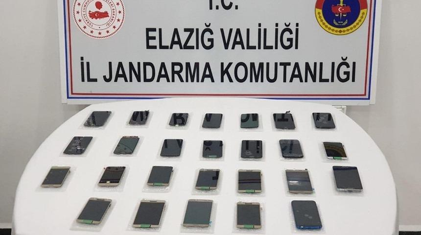 Elazığ&rsquo;da g&uuml;mr&uuml;k ka&ccedil;ağı telefonlar ele ge&ccedil;irildi