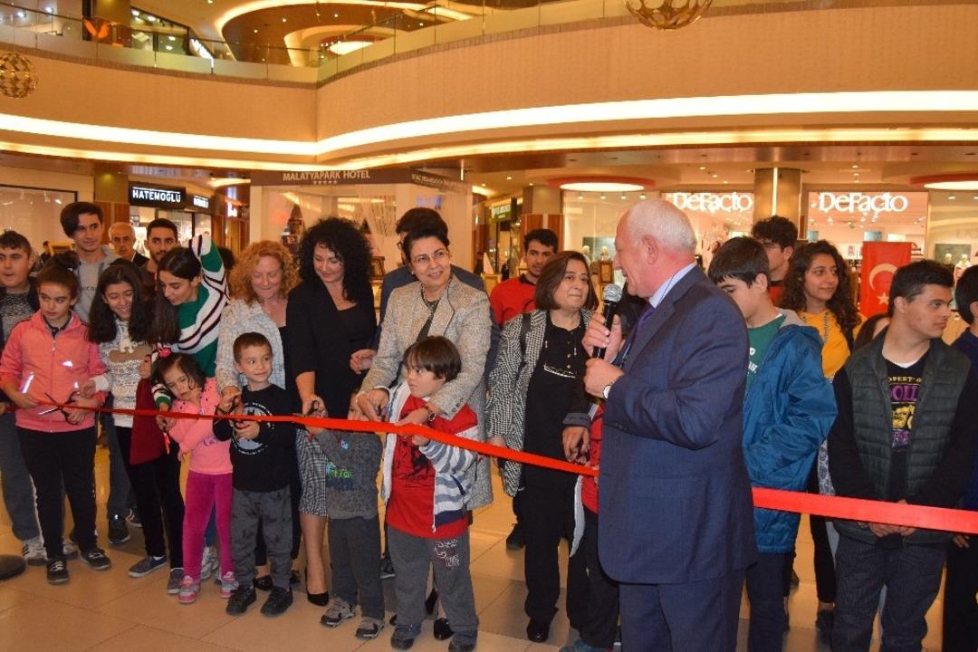 AVM&rsquo;de Down Sendromlu &ccedil;ocuklar yararına kermes