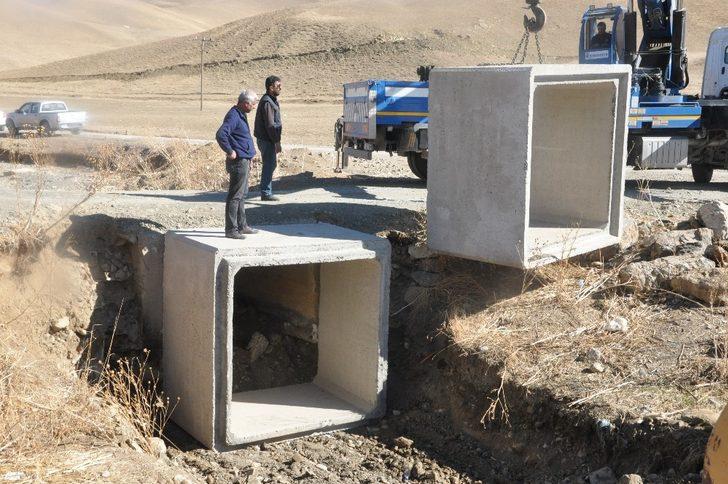 Yüksekova’da menfez yenileme çalışması G1