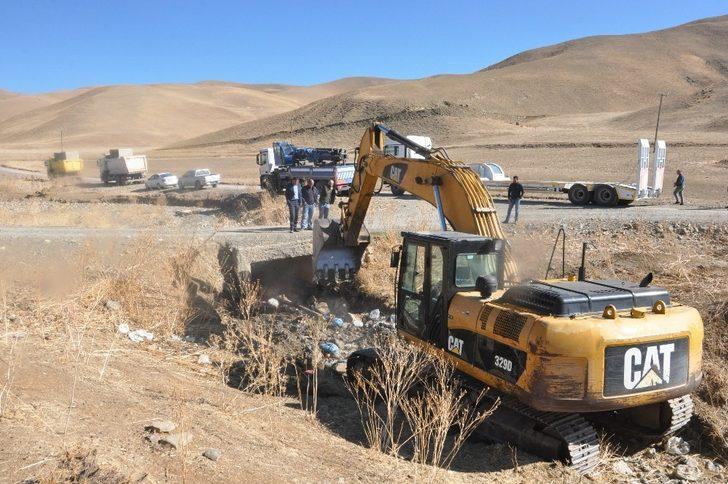 Yüksekova’da menfez yenileme çalışması G2