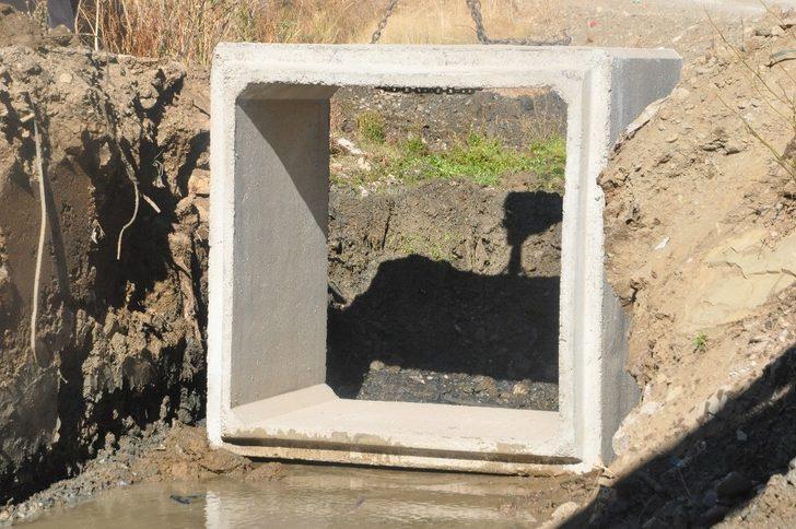 Yüksekova’da menfez yenileme çalışması G5