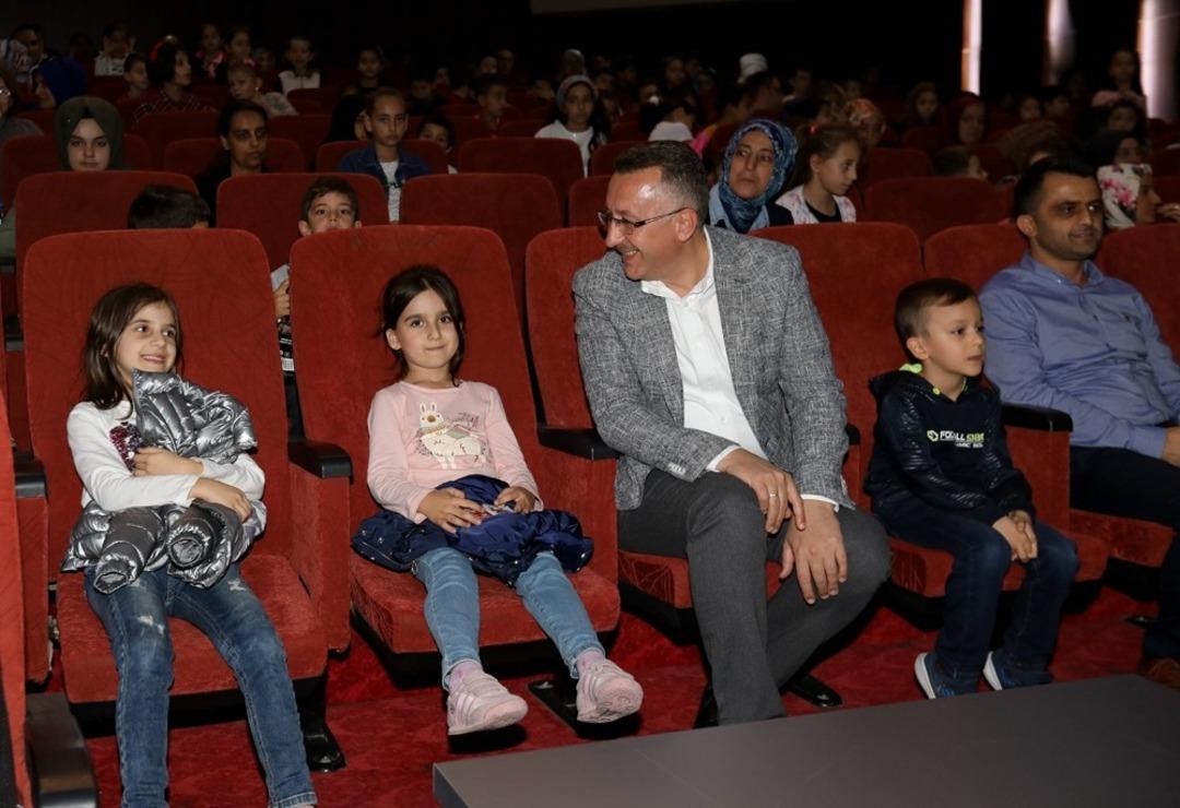 &lsquo;Nasreddin Hoca ve &Ccedil;ılgın Eşek&rsquo; isimli tiyatro OKM&rsquo;de sergilendi