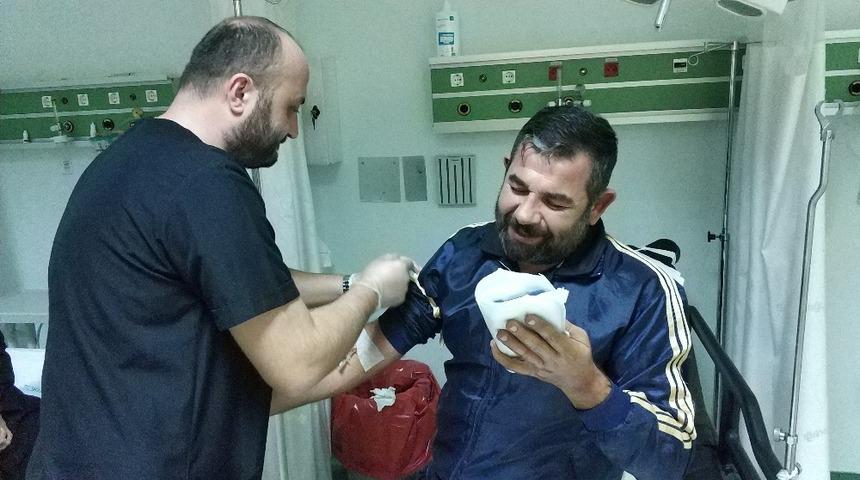 Tuttuğu balığın dikeni eline batınca zehirlendi