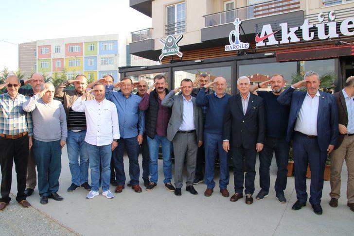 Asker arkadaşları 32 yıl sonra bir araya geldi G1