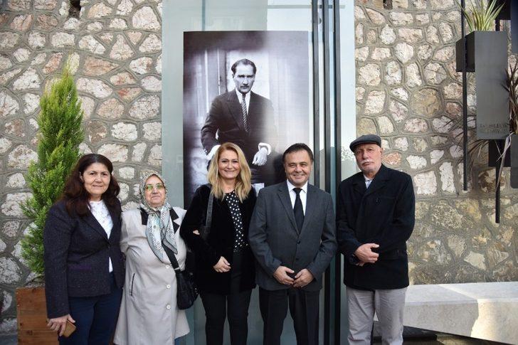 Atatürk’ün resimleri ve sözlerinin sergilendiği 100. Yıl Duvarı açıldı G3