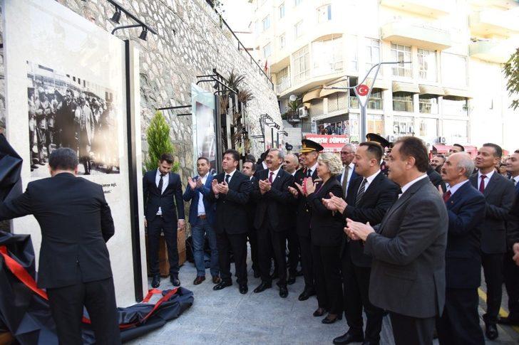 Atatürk’ün resimleri ve sözlerinin sergilendiği 100. Yıl Duvarı açıldı G4