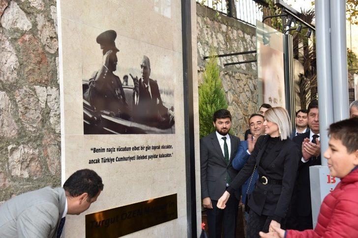 Atatürk’ün resimleri ve sözlerinin sergilendiği 100. Yıl Duvarı açıldı G5