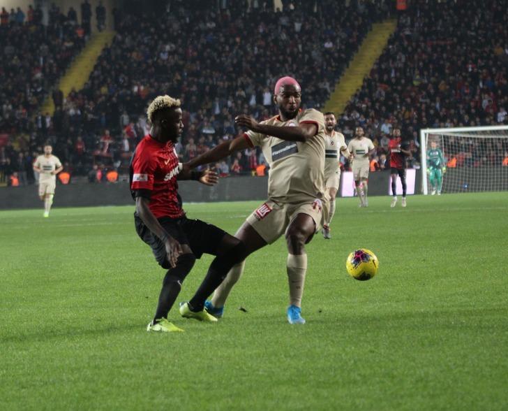 Ryan Babel'den Pascal Nouma'ya olay gönderme G5