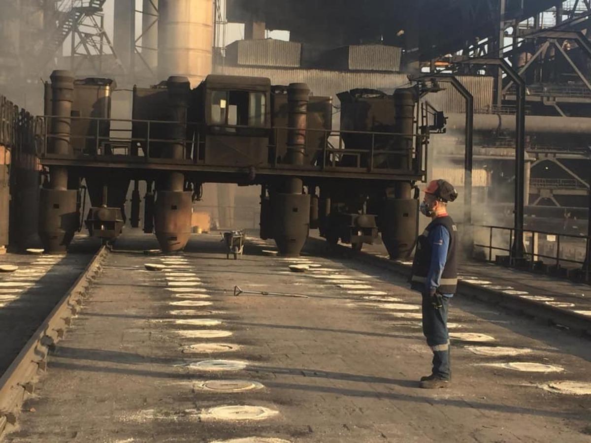 KARDEMİR &ccedil;alışanları Atat&uuml;rk i&ccedil;in saygı duruşunda