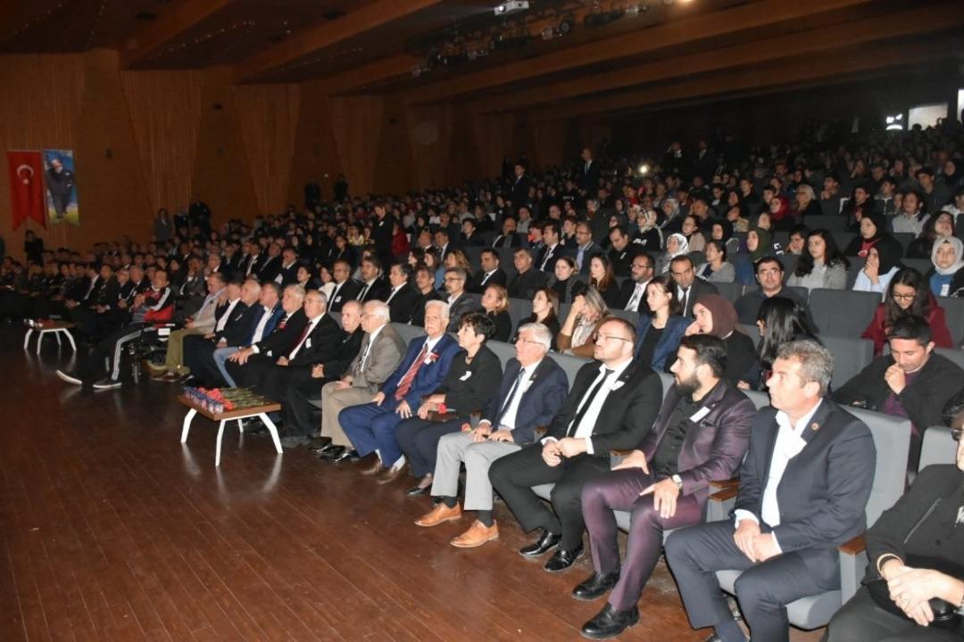 Gemlikliler Atat&uuml;rk&rsquo;e bağlılıklarını g&ouml;sterdi