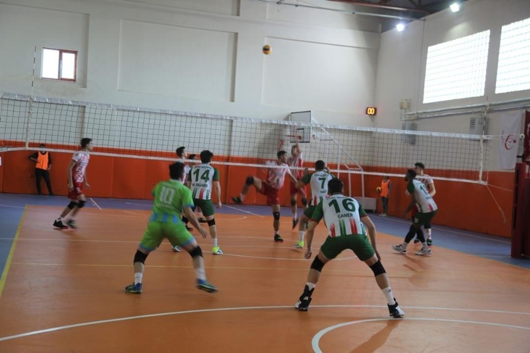 Cizre Belediyesi voleybolcularından &ccedil;ifte galibiyet
