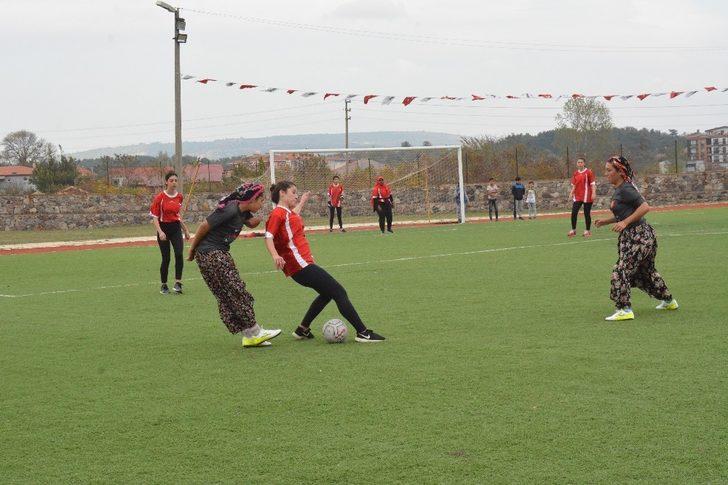 Çanakkale’de kızların renkli futbol maçı G5