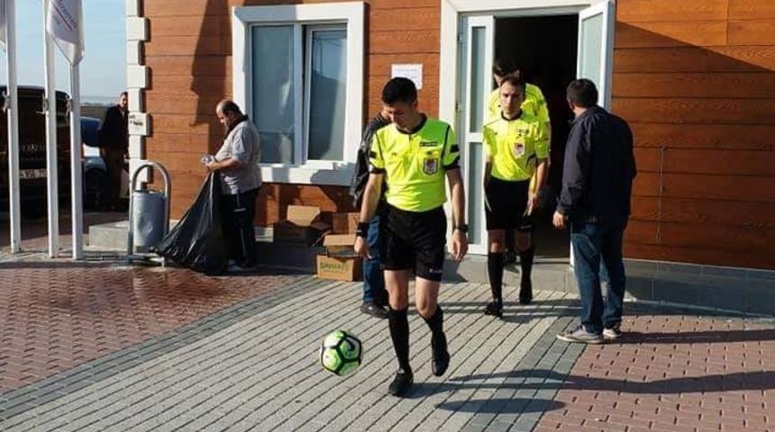 Tuzla Şifaspor - Anadolu Üsküdar maçında hakeme tokat