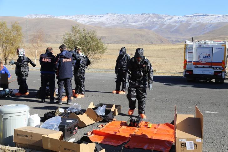 Antalya'da ölü bulunan 4 kişilik aile, Erzurum'da toprağa verildi G4