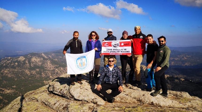 Dağda Atat&uuml;rk&rsquo;e saygı duruşu