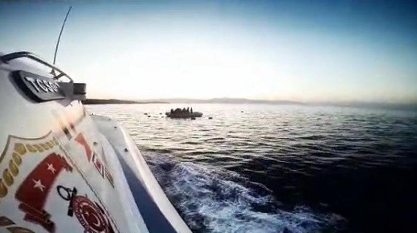 Kuşadası a&ccedil;ıklarında 68 ka&ccedil;ak g&ouml;&ccedil;men yakalandı