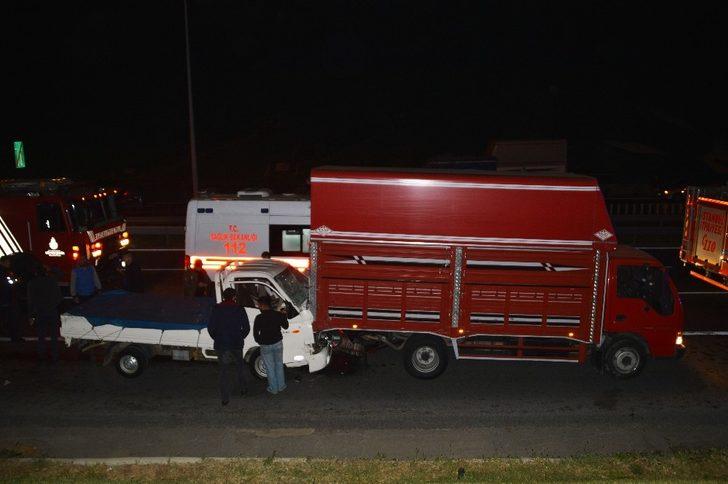 Esenlerde feci kaza! Sıkışan sürücü güçlükle kurtarıldı! G5