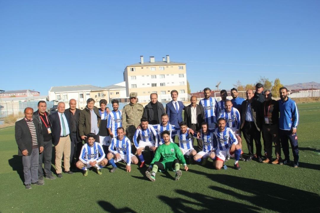 Başkale Gen&ccedil;lik Spor lider oldu