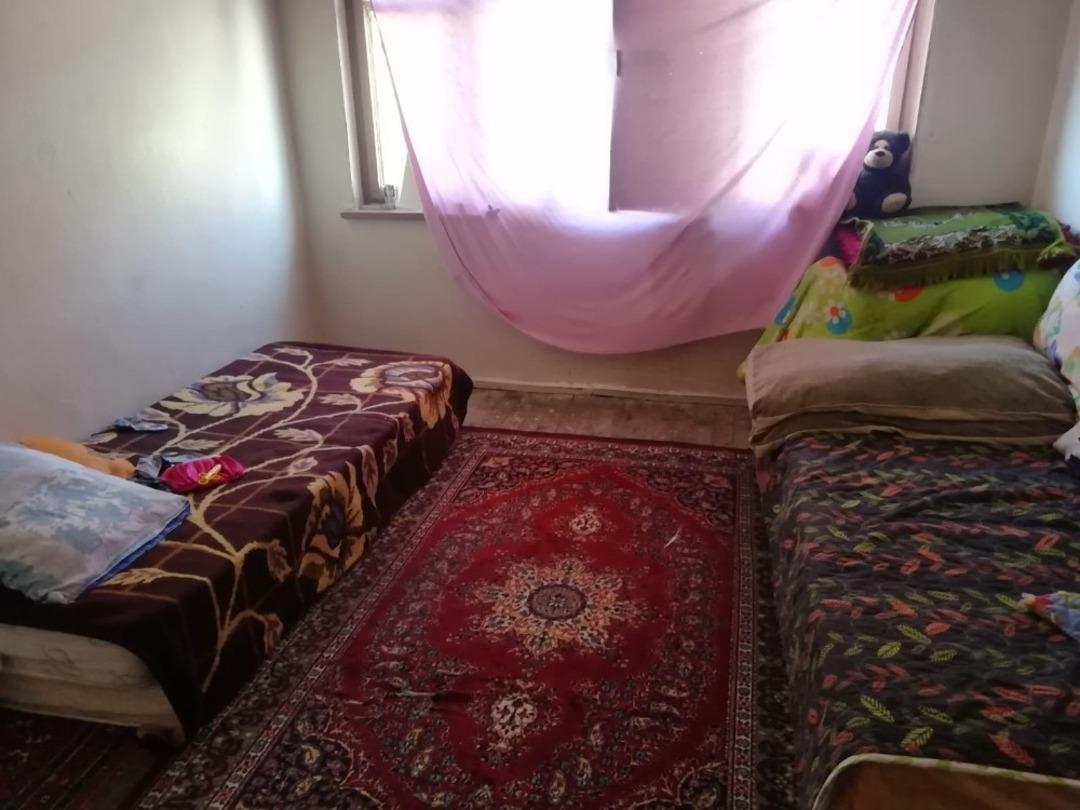 Harabe evde yaşayan Filistinli aile yardım bekliyor