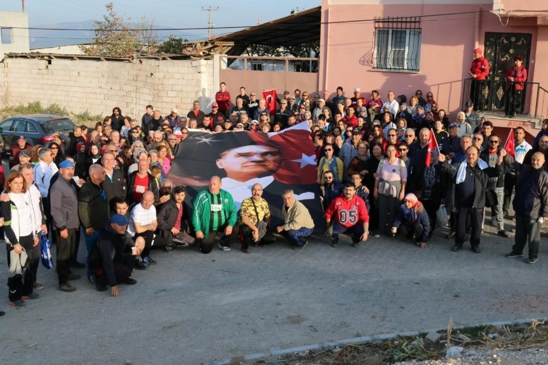 Zinde Yaşam Kul&uuml;b&uuml; bu hafta Atat&uuml;rk i&ccedil;in y&uuml;r&uuml;d&uuml;