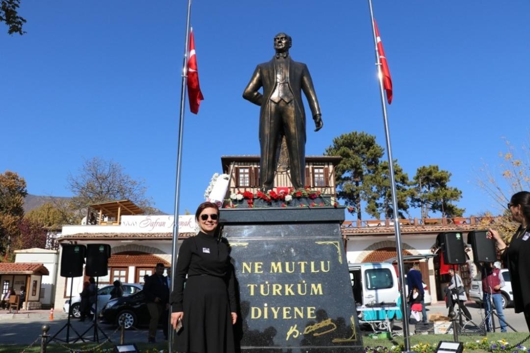 Safranbolu K&ouml;yi&ccedil;i Meydanı&rsquo;nda Atat&uuml;rk heykeli a&ccedil;ıldı