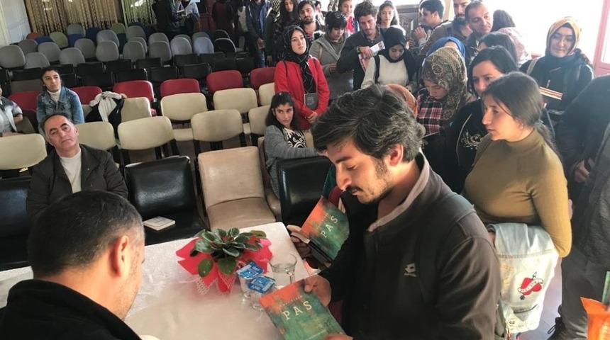 Şair-Yazar &Ouml;mer Erdem, Vanlı okurlarıyla buluştu