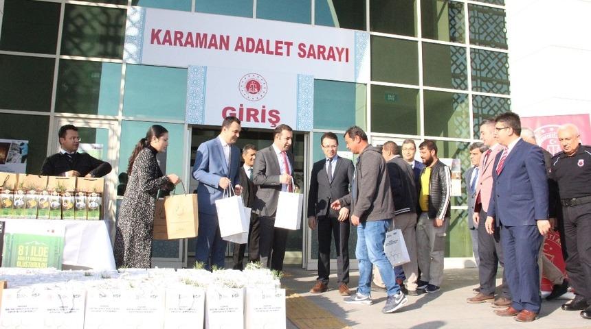 Karaman adliyesinde vatandaşlara fidan dağıtıldı