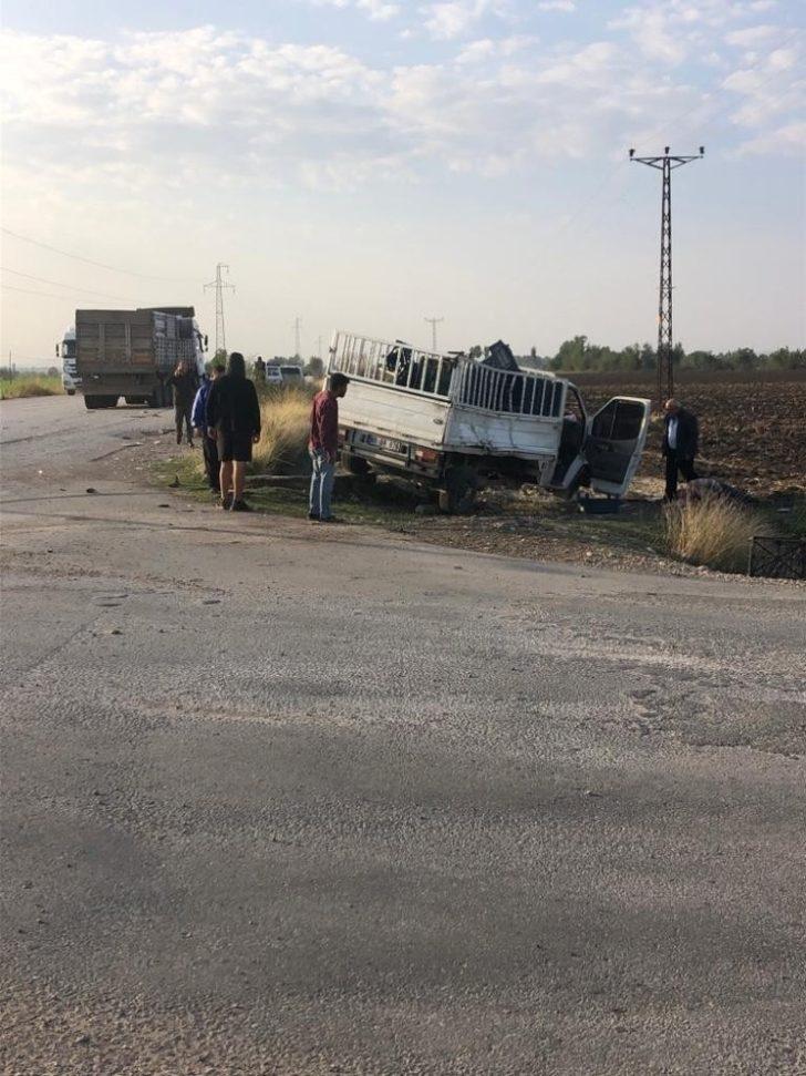 Osmaniye’de tır ile işçi taşıyan kamyonet çarpıştı: 3 yaralı G2