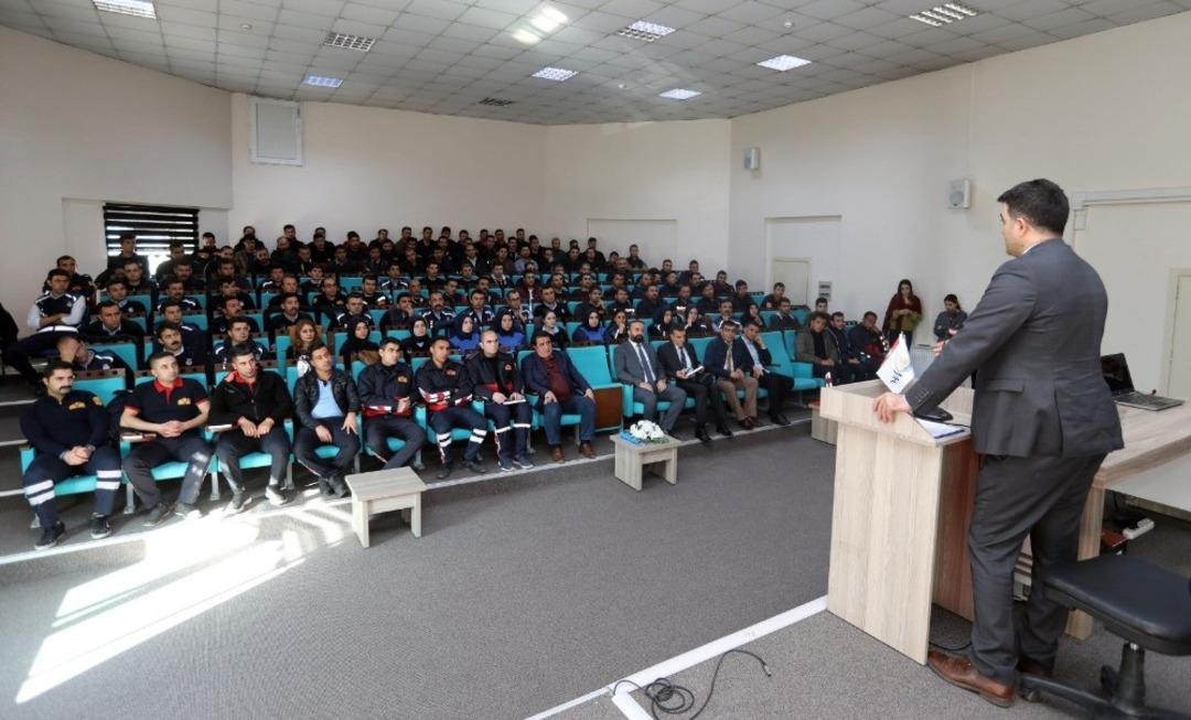 Van B&uuml;y&uuml;kşehir Belediyesindeki aday memurlara eğitim