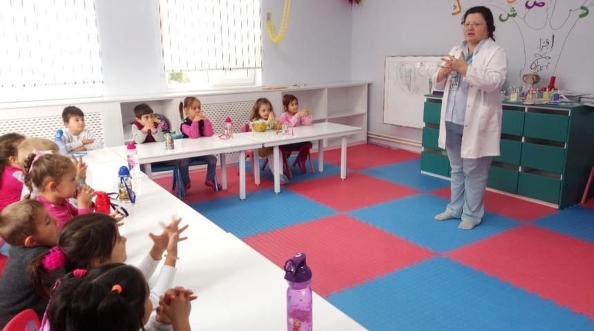 Minik &ouml;ğrencilere doğru y&ouml;ntemle el yıkama ve el temizliği anlatıldı