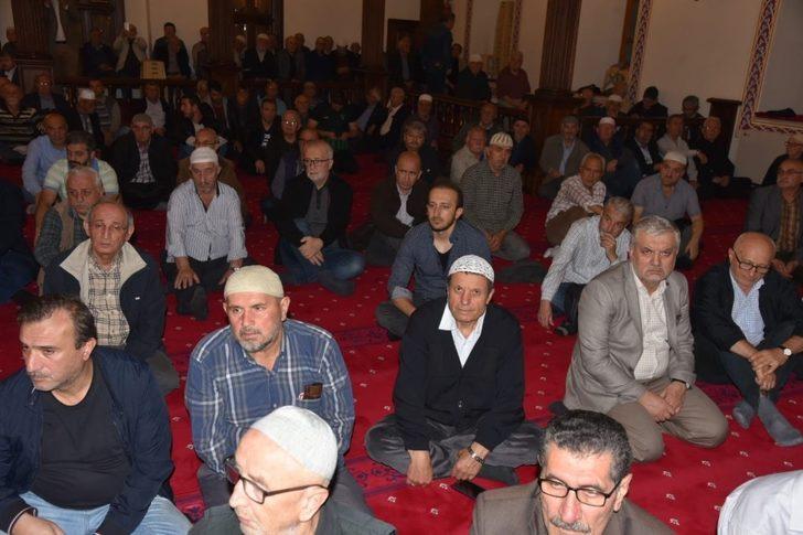 İzmit Belediyesi Gazi Mustafa Kemal Atatürk için mevlit okuttu G1