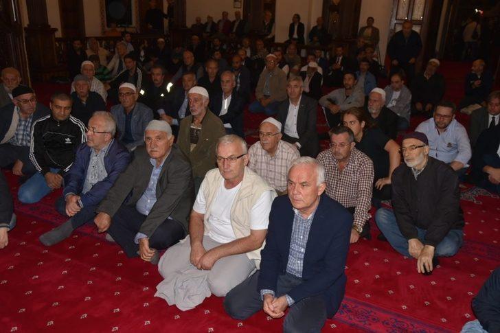 İzmit Belediyesi Gazi Mustafa Kemal Atatürk için mevlit okuttu G3