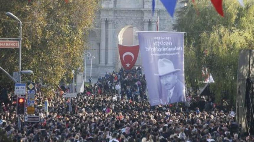 Dolmabahçe Sarayı'nda 10 Kasım'da ziyaretçi rekoru kırıldı