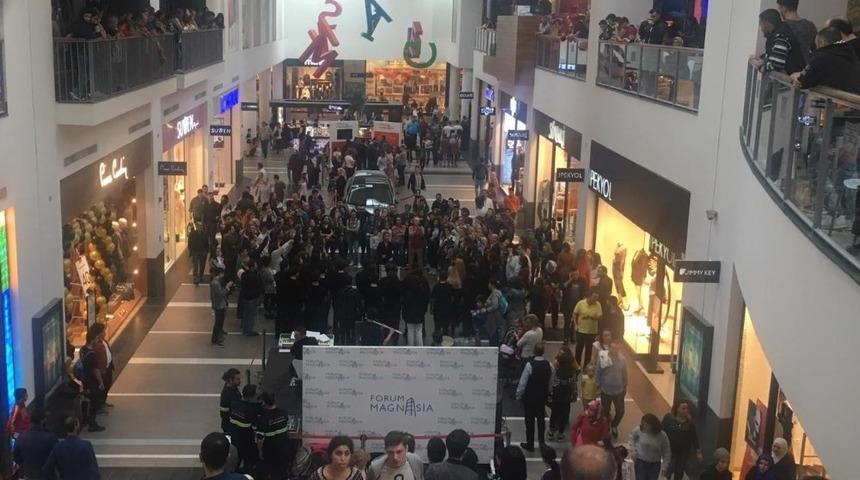 Forum Magnesia Atat&uuml;rk&rsquo;&uuml; marşlarla andı