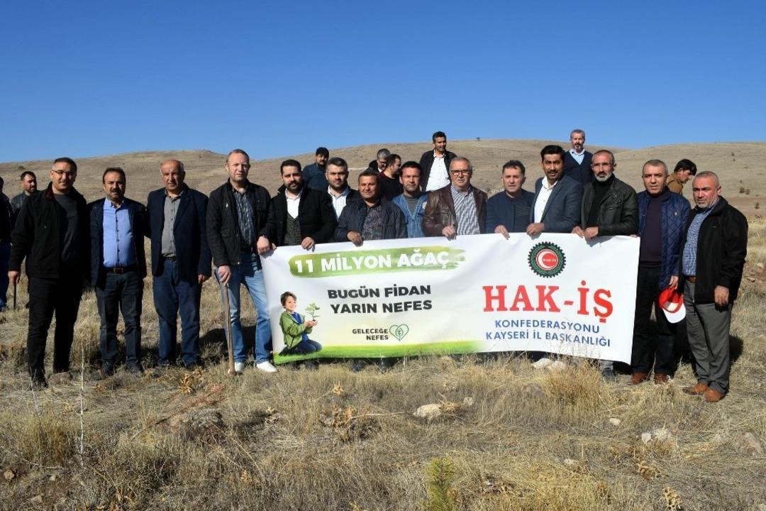 HAK-İŞ y&uuml;zlerce fidanı toprakla buluşturdu