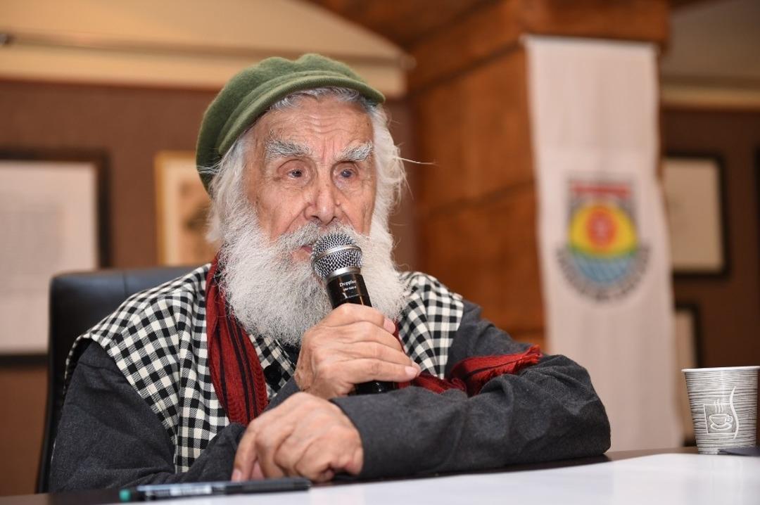 Hattat Etem &Ccedil;alışkan, Tarsus&rsquo;ta sanatseverlerle buluştu