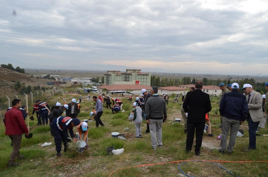 S&ouml;ke&rsquo;de 1500 fidan toprakla buluşturuldu